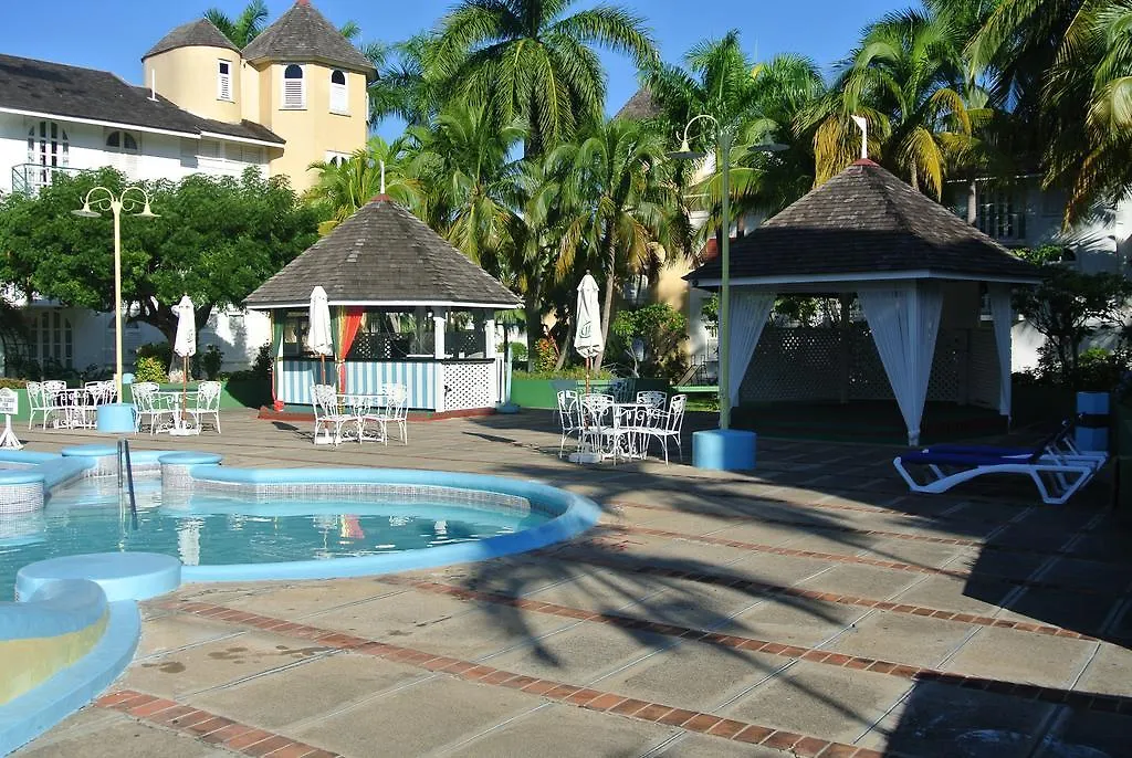 Beach Studio 6 Ocho Rios Apartment