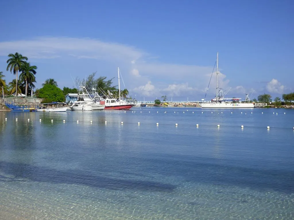 Beach Studio 6 Ocho Rios 0*,